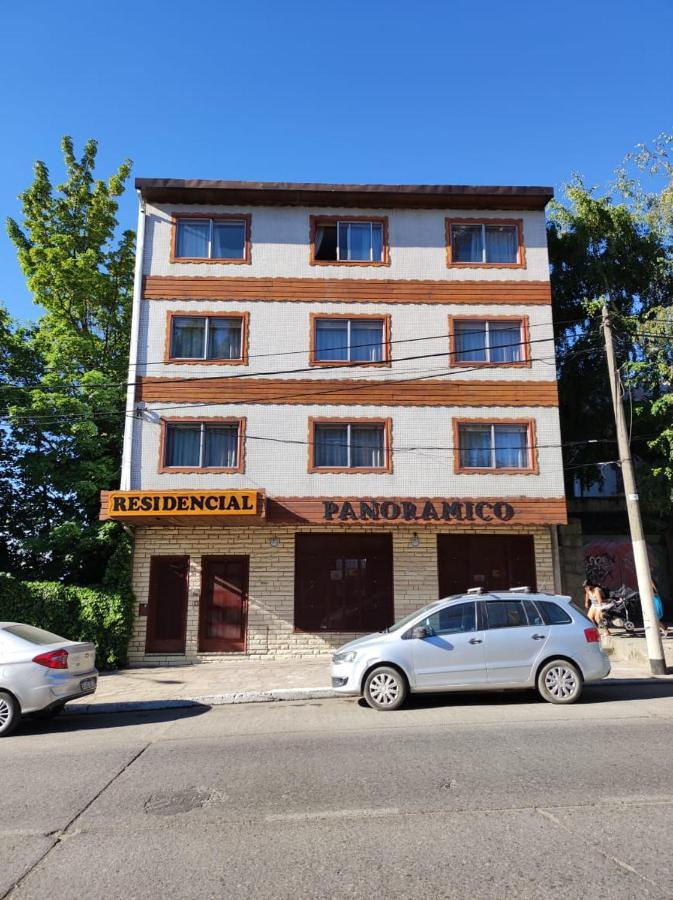 Fachada del Residencial Panorámico sobre la calle Moreno